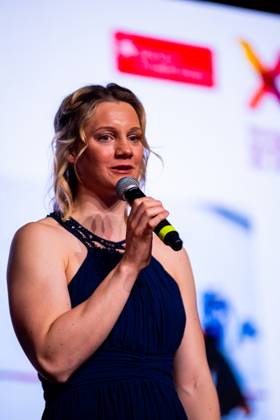 21.04.23, GER, Saison 22, Maenner Frauen Mannschaft, Ehrung Thüringer Sportler des Jahres 2022 der Landessportbund und die Stiftung Thüringer Sporthilfe ehren die Thüringer Sportler des Jahres 2022, im Bild zu sehen die Sportlerin des Jahres Victoria Carl Ilmenau Festhalle Ilmenau Thüringen Deutschland