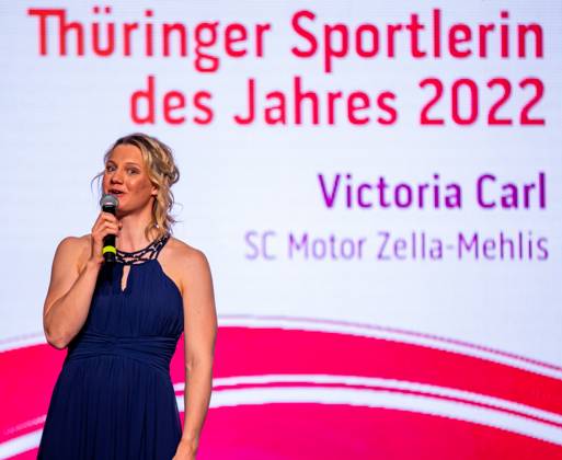 21.04.23, GER, Saison 22, Maenner Frauen Mannschaft, Ehrung Thüringer Sportler des Jahres 2022 der Landessportbund und die Stiftung Thüringer Sporthilfe ehren die Thüringer Sportler des Jahres 2022, im Bild zu sehen die Sportlerin des Jahres Victoria Carl Ilmenau Festhalle Ilmenau Thüringen Deutschland