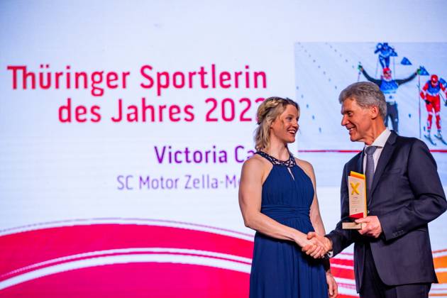 21.04.23, GER, Saison 22, Maenner Frauen Mannschaft, Ehrung Thüringer Sportler des Jahres 2022 der Landessportbund und die Stiftung Thüringer Sporthilfe ehren die Thüringer Sportler des Jahres 2022, im Bild zu sehen die Sportlerin des Jahres Victoria Carl Ilmenau Festhalle Ilmenau Thüringen Deutschland