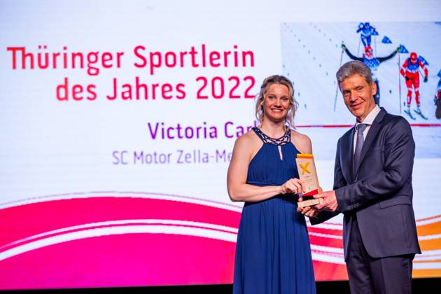 21.04.23, GER, Saison 22, Maenner Frauen Mannschaft, Ehrung Thüringer Sportler des Jahres 2022 der Landessportbund und die Stiftung Thüringer Sporthilfe ehren die Thüringer Sportler des Jahres 2022, im Bild zu sehen die Sportlerin des Jahres Victoria Carl Ilmenau Festhalle Ilmenau Thüringen Deutschland