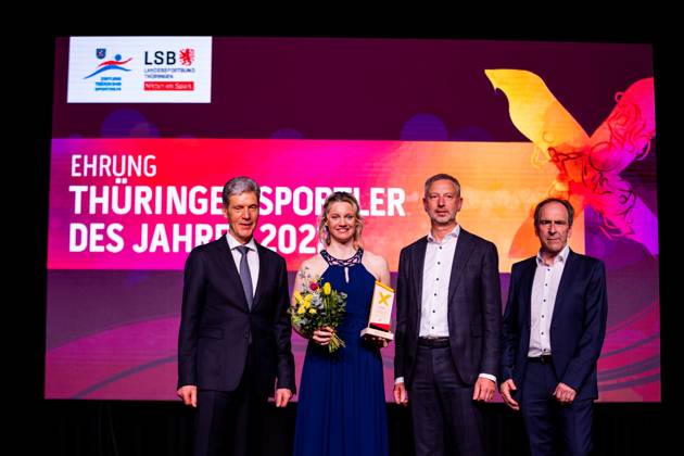 21.04.23, GER, Saison 22, Maenner Frauen Mannschaft, Ehrung Thüringer Sportler des Jahres 2022 der Landessportbund und die Stiftung Thüringer Sporthilfe ehren die Thüringer Sportler des Jahres 2022, im Bild zu sehen die Sportlerin des Jahres Victoria Carl Ilmenau Festhalle Ilmenau Thüringen Deutschland