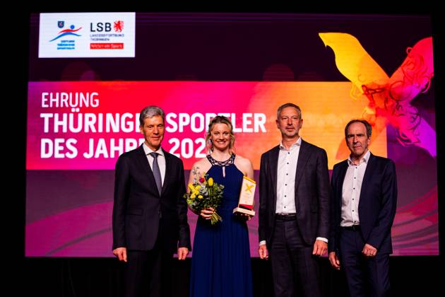 21.04.23, GER, Saison 22, Maenner Frauen Mannschaft, Ehrung Thüringer Sportler des Jahres 2022 der Landessportbund und die Stiftung Thüringer Sporthilfe ehren die Thüringer Sportler des Jahres 2022, im Bild zu sehen die Sportlerin des Jahres Victoria Carl Ilmenau Festhalle Ilmenau Thüringen Deutschland
