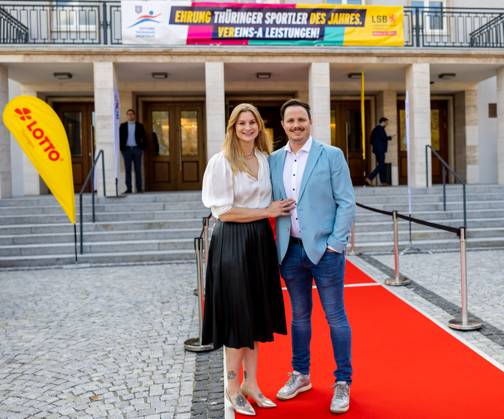 21.04.23, GER, Saison 22, Maenner Frauen Mannschaft, Ehrung Thüringer Sportler des Jahres 2022 der Landessportbund und die Stiftung Thüringer Sporthilfe ehren die Thüringer Sportler des Jahres 2022, im Bild zu sehen Dajana Eitberger und ihr Freund Ilmenau Festhalle Ilmenau Thüringen Deutschland