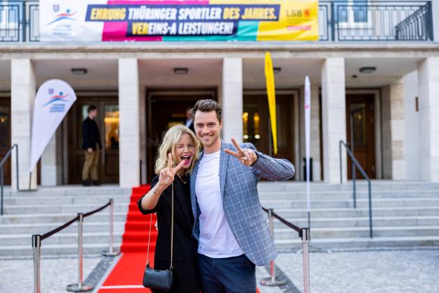 21.04.23, GER, Saison 22, Maenner Frauen Mannschaft, Ehrung Thüringer Sportler des Jahres 2022 der Landessportbund und die Stiftung Thüringer Sporthilfe ehren die Thüringer Sportler des Jahres 2022, im Bild zu sehen Johannes Ludwig und seine Freundein Ilmenau Festhalle Ilmenau Thüringen Deutschland