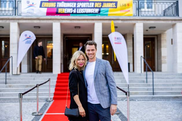 21.04.23, GER, Saison 22, Maenner Frauen Mannschaft, Ehrung Thüringer Sportler des Jahres 2022 der Landessportbund und die Stiftung Thüringer Sporthilfe ehren die Thüringer Sportler des Jahres 2022, im Bild zu sehen Johannes Ludwig und seine Freundein Ilmenau Festhalle Ilmenau Thüringen Deutschland