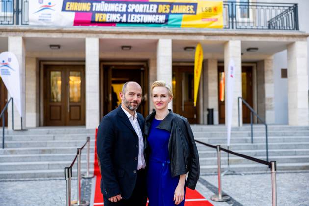 21.04.23, GER, Saison 22, Maenner Frauen Mannschaft, Ehrung Thüringer Sportler des Jahres 2022 der Landessportbund und die Stiftung Thüringer Sporthilfe ehren die Thüringer Sportler des Jahres 2022, im Bild zu sehen Jan Eichhorn und seine Frau Ilmenau Festhalle Ilmenau Thüringen Deutschland