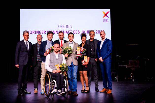 21.04.23, GER, Saison 22, Maenner Frauen Mannschaft, Ehrung Thüringer Sportler des Jahres 2022 der Landessportbund und die Stiftung Thüringer Sporthilfe ehren die Thüringer Sportler des Jahres 2022, im Bild zu sehen sind die Vertreter von den Thuringia Bulls, dem Bob Doppel Mariama Jamanka, sowie Toni Eggert und Sascha Benecken Ilmenau Festhalle Ilmenau Thüringen Deutschland