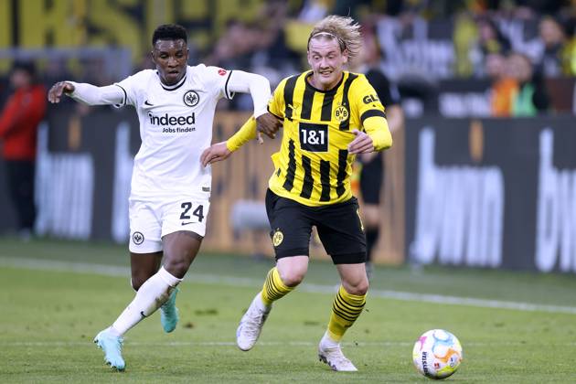 Sport Bilder des Tages BRANDT Julian Team BVB mit ULINEIA BUTA Bundesliga DFL Saison 2022 - 2023 BL Spiel BVB - Eintracht Frankfurt 4 : 0 am 22. 04. 2023 in Dortmund DFL REGULATIONS PROHIBIT ANY USE OF PHOTOGRAPHS as IMAGE SEQUENCES and or QUASI-VIDEO Copyright: xLacixPerenyix
