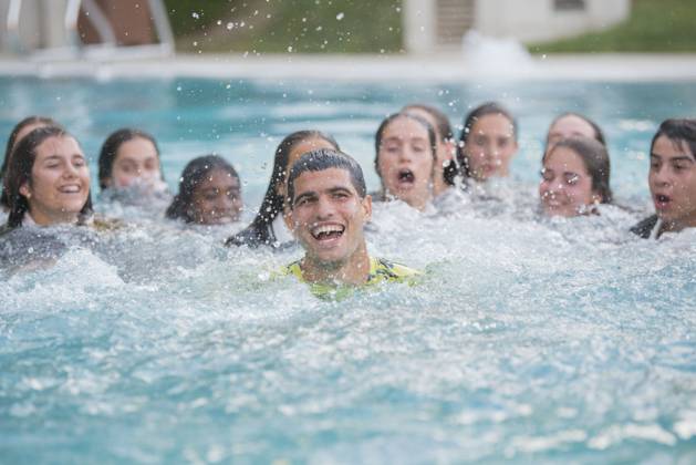 Bilder des Jahres 2023, Sport 04 April Sport Themen der Woche KW16 Sport Bilder des Tages April 23, 2023, Barcelona, Barcelona, Spain: CARLOS ALCARAZ celebrates his victory with the traditional dive in the swimming pool after the final against STEFANOS TSITSIPAS in the Barcelona Open Banc Sabadell 2023. CARLOS ALCARAZ won the final 6-3 6-4 against STEFANOS TSITSIPAS. Barcelona Spain - ZUMAr159 20230423_zap_r159_052 Copyright: xPatriciaxRodriguesx