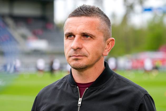 Mersad Selimbegovic (Trainer, Cheftrainer, Regensburg), Einzelbild, Einzelfoto, Aktion, Action, Porträt, Portrait, 30.04.2023, Sandhausen (Deutschland), Fussball, 2. Bundesliga, SV Sandhausen - SSV Jahn Regensburg, DFB DFL REGULATIONS PROHIBIT ANY USE OF PHOTOGRAPHS AS IMAGE SEQUENCES AND OR QUASI-VIDEO.