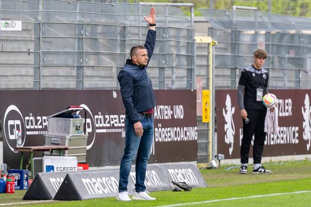 Mersad Selimbegovic (SSV Jahn Regensburg, Trainer), GER, SV Sandhausen vs. SSV Jahn Regensburg, Fussball, 2.Bundesliga, 30. Spieltag, Spielzeit 2022 2023, 30.04.2023, REGULATIONS PROHIBIT ANY USE OF PHOTOGRAPHS AS IMAGE SEQUENCES, GER, SV Sandhausen vs. SSV Jahn Regensburg, Fussball, 2.Bundesliga, 30. Spieltag, Spielzeit 2022 2023, 30.04.2023 Sandhausen Copyright: xStefanxMayerx EP_EER