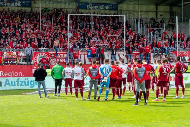 SSV Jahn Regensburg, Team, Fans GER, SV Sandhausen vs. SSV Jahn Regensburg, Fussball, 2.Bundesliga, 30. Spieltag, Spielzeit 2022 2023, 30.04.2023, REGULATIONS PROHIBIT ANY USE OF PHOTOGRAPHS AS IMAGE SEQUENCES, GER, SV Sandhausen vs. SSV Jahn Regensburg, Fussball, 2.Bundesliga, 30. Spieltag, Spielzeit 2022 2023, 30.04.2023 Sandhausen Copyright: xStefanxMayerx EP_EER