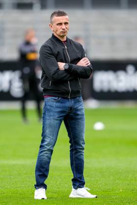 Mersad Selimbegovic (Trainer, Cheftrainer, Regensburg), Freisteller, Ganzkörper, Einzelbild, Einzelfoto, Aktion, Action, 30.04.2023, Sandhausen (Deutschland), Fussball, 2. Bundesliga, SV Sandhausen - SSV Jahn Regensburg, 30.04.2023, Sandhausen (Deutschland), Fussball, 2. Bundesliga, SV Sandhausen - SSV Jahn Regensburg, DFB DFL REGULATIONS PROHIBIT ANY USE OF PHOTOGRAPHS AS IMAGE SEQUENCES AND OR QUASI-VIDEO.