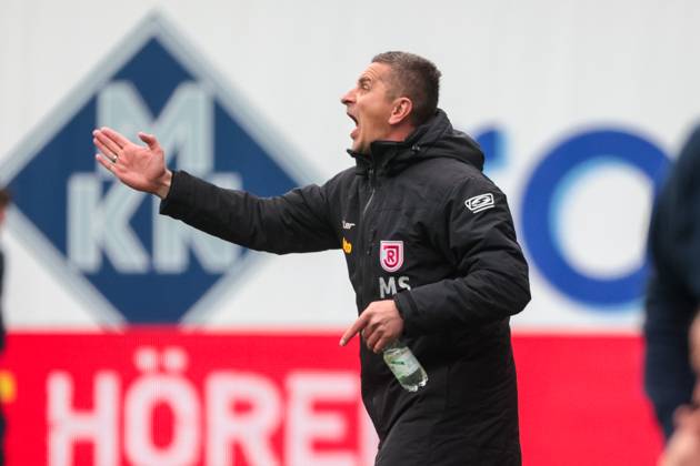 Trainer Mersed Selimbegovic (Regensburg) ; GER, FC Hansa Rostock vs. SSV Jahn Regensburg, Fussball, 2. Bundesliga, 31. Spieltag, Spielzeit 2022 2023, 06.05..2023, DFL REGULATIONS PROHIBIT ANY USE OF PHOTOGRAPHS AS IMAGE SEQUENCES AND OR QUASI-VIDEO, GER, FC Hansa Rostock vs. SSV Jahn Regensburg, Fussball, 2. Bundesliga, 31. Spieltag, Spielzeit 2022 2023, 06.05..2023 Rostock Copyright: xAndyxBuenning xEibner-Pressefotox EP_abg