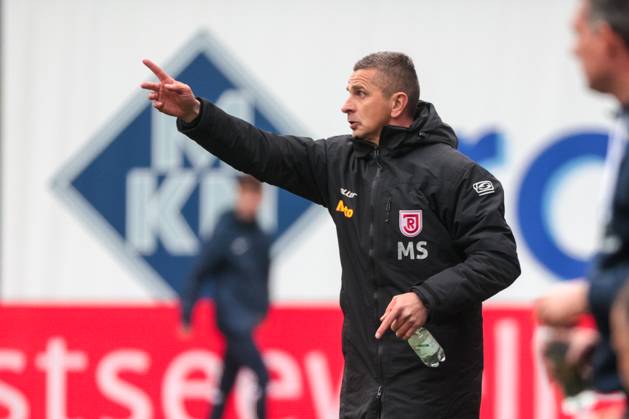 Trainer Mersed Selimbegovic (Regensburg) ; GER, FC Hansa Rostock vs. SSV Jahn Regensburg, Fussball, 2. Bundesliga, 31. Spieltag, Spielzeit 2022 2023, 06.05..2023, DFL REGULATIONS PROHIBIT ANY USE OF PHOTOGRAPHS AS IMAGE SEQUENCES AND OR QUASI-VIDEO, GER, FC Hansa Rostock vs. SSV Jahn Regensburg, Fussball, 2. Bundesliga, 31. Spieltag, Spielzeit 2022 2023, 06.05..2023 Rostock Copyright: xAndyxBuenning xEibner-Pressefotox EP_abg