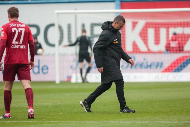 Trainer Mersed Selimbegovic (Regensburg) ; GER, FC Hansa Rostock vs. SSV Jahn Regensburg, Fussball, 2. Bundesliga, 31. Spieltag, Spielzeit 2022 2023, 06.05..2023, DFL REGULATIONS PROHIBIT ANY USE OF PHOTOGRAPHS AS IMAGE SEQUENCES AND OR QUASI-VIDEO, GER, FC Hansa Rostock vs. SSV Jahn Regensburg, Fussball, 2. Bundesliga, 31. Spieltag, Spielzeit 2022 2023, 06.05..2023 Rostock Copyright: xAndyxBuenning xEibner-Pressefotox EP_abg