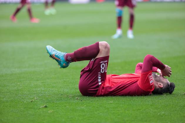 Frust, Enttaeuschung, Zorn bei Aygün Yildirim (Regensburg) ; GER, FC Hansa Rostock vs. SSV Jahn Regensburg, Fussball, 2. Bundesliga, 31. Spieltag, Spielzeit 2022 2023, 06.05..2023, DFL REGULATIONS PROHIBIT ANY USE OF PHOTOGRAPHS AS IMAGE SEQUENCES AND OR QUASI-VIDEO, GER, FC Hansa Rostock vs. SSV Jahn Regensburg, Fussball, 2. Bundesliga, 31. Spieltag, Spielzeit 2022 2023, 06.05..2023 Rostock Copyright: xAndyxBuenning xEibner-Pressefotox EP_abg
