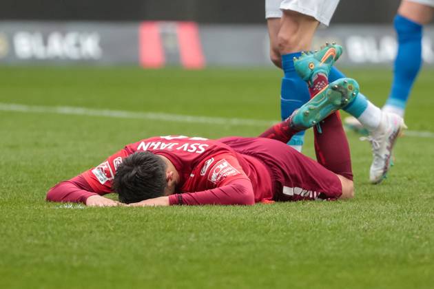 Frust, Enttaeuschung, Zorn bei Aygün Yildirim (Regensburg) ; GER, FC Hansa Rostock vs. SSV Jahn Regensburg, Fussball, 2. Bundesliga, 31. Spieltag, Spielzeit 2022 2023, 06.05..2023, DFL REGULATIONS PROHIBIT ANY USE OF PHOTOGRAPHS AS IMAGE SEQUENCES AND OR QUASI-VIDEO, GER, FC Hansa Rostock vs. SSV Jahn Regensburg, Fussball, 2. Bundesliga, 31. Spieltag, Spielzeit 2022 2023, 06.05..2023 Rostock Copyright: xAndyxBuenning xEibner-Pressefotox EP_abg
