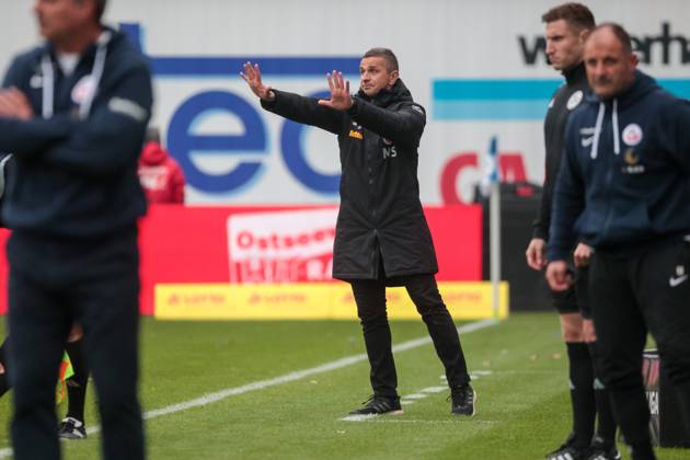 Trainer Mersed Selimbegovic (Regensburg) ; GER, FC Hansa Rostock vs. SSV Jahn Regensburg, Fussball, 2. Bundesliga, 31. Spieltag, Spielzeit 2022 2023, 06.05..2023, DFL REGULATIONS PROHIBIT ANY USE OF PHOTOGRAPHS AS IMAGE SEQUENCES AND OR QUASI-VIDEO, GER, FC Hansa Rostock vs. SSV Jahn Regensburg, Fussball, 2. Bundesliga, 31. Spieltag, Spielzeit 2022 2023, 06.05..2023 Rostock Copyright: xAndyxBuenning xEibner-Pressefotox EP_abg