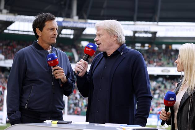 KAHN Oliver CEO Team FC Bayern Muenchen mit SKY Moderator HELLMANN Sebastian DFL Fussball Bundesliga Saison 2022 - 2023 Spiel Werder Bremen - FC Bayern Muenchen 1 : 2 am 06.05.2023 in Bremen DFL REGULATIONS PROHIBIT ANY USE OF PHOTOGRAPHS as IMAGE SEQUENCES and or QUASI-VIDEO Copyright: xLacixPerenyix