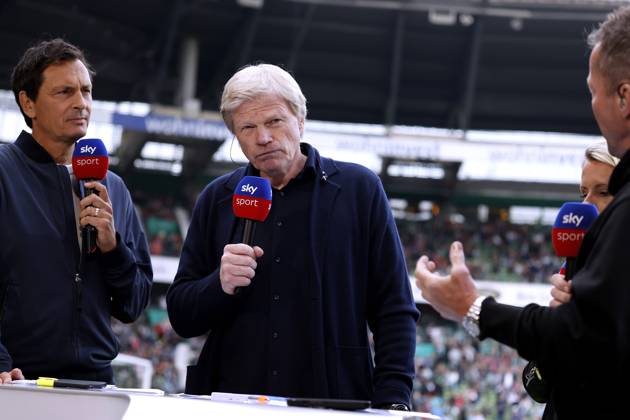 KAHN Oliver CEO Team FC Bayern Muenchen mit SKY Moderator HELLMANN Sebastian DFL Fussball Bundesliga Saison 2022 - 2023 Spiel Werder Bremen - FC Bayern Muenchen 1 : 2 am 06.05.2023 in Bremen DFL REGULATIONS PROHIBIT ANY USE OF PHOTOGRAPHS as IMAGE SEQUENCES and or QUASI-VIDEO Copyright: xLacixPerenyix