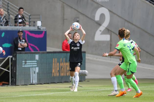 Sophia Kleinherne (Eintracht Frankfurt, 4), Felicitas Rauch (VFL Wolfsburg, 13), GER, Eintracht Frankfurt vs. VFL Wolfsburg, Fussball, 1. Frauen Bundesliga, 20.Spieltag, Spielzeit 2022 2023, 14.05.2023 (DFL DFBB REGULATIONS PROBHIT ANY USE OF PHOTOGRAPHERS as IMAGE SEQUENCES and or QUASI-VIDEO ) GER, Eintracht Frankfurt vs. VFL Wolfsburg, Fussball, 1. Frauen Bundesliga, 20.Spieltag, Spielzeit 2022 2023, 14.05.2023 Frankfurt Copyright: xEibner-Pressefoto UlrichxScherbax EP_EER