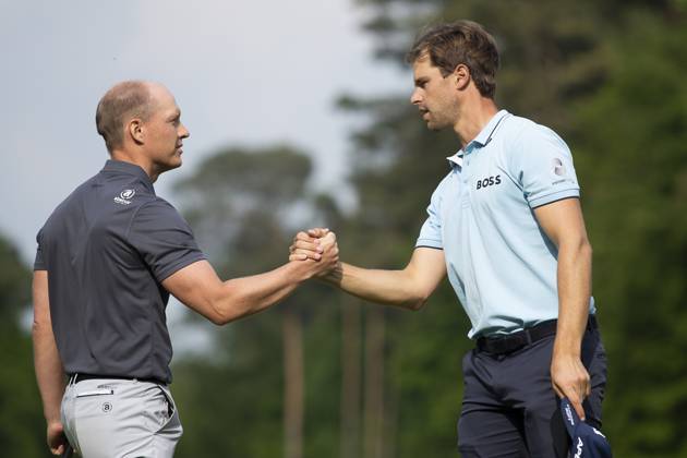 Swedish Simon Forsstrom and Belgian Thomas Detry shake hands after the Soudal Open golf tournament in Schilde, Sunday 14 May 2023. KRISTOFxVANxACCOM  x67286648x