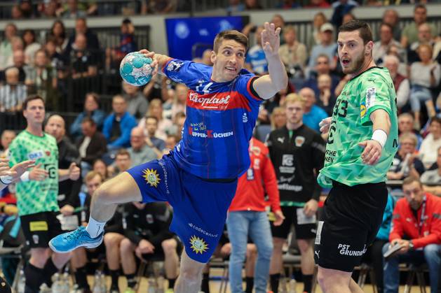 GER, LIQUI MOLY HBL, Bergischer HC vs. Fuechse Berlin 14.05.2023, Mitsubishi Electric HALLE, Duesseldorf, GER, LIQUI MOLY HBL, Bergischer HC vs. Fuechse Berlin , im Bild: Frederik Ladefoged (BHC 14), im Zweikampf gegen Fabian Wiede (Fuechse Berlin 3), 9