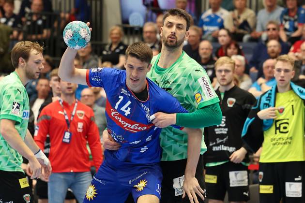 GER, LIQUI MOLY HBL, Bergischer HC vs. Fuechse Berlin 14.05.2023, Mitsubishi Electric HALLE, Duesseldorf, GER, LIQUI MOLY HBL, Bergischer HC vs. Fuechse Berlin , im Bild: Frederik Ladefoged (BHC 14), im Zweikampf gegen Marko Kopljar (Fuechse Berlin 35),