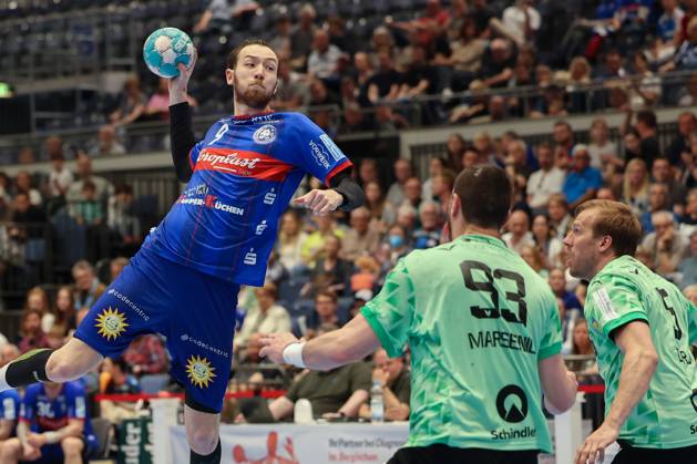 GER, LIQUI MOLY HBL, Bergischer HC vs. Fuechse Berlin 14.05.2023, Mitsubishi Electric HALLE, Duesseldorf, GER, LIQUI MOLY HBL, Bergischer HC vs. Fuechse Berlin , im Bild: Alexander Weck (BHC 9), im Zweikampf gegen Mijajlo Marsenic (Fuechse Berlin 93),
