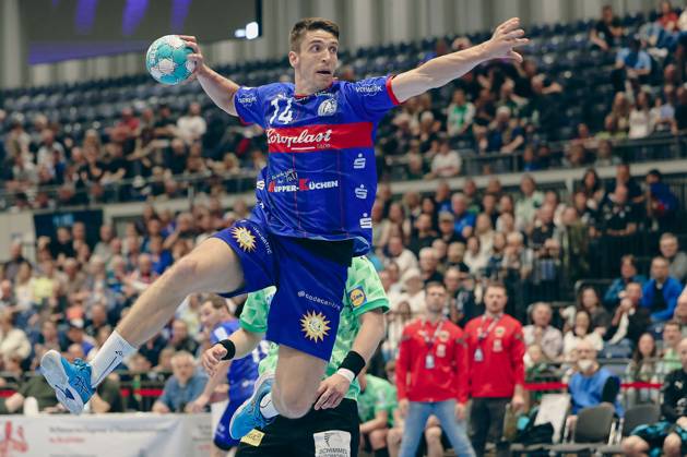 GER, LIQUI MOLY HBL, Bergischer HC vs. Fuechse Berlin 14.05.2023, Mitsubishi Electric HALLE, Duesseldorf, GER, LIQUI MOLY HBL, Bergischer HC vs. Fuechse Berlin , im Bild: Frederik Ladefoged (BHC 14), mit Ball Torwurf