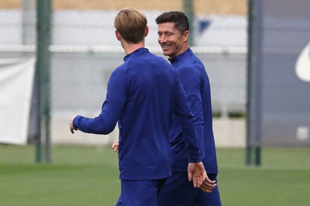 FC Barcelona, Barca Training Session Frenkie de Jong and Robert Lewandowski during the training prior to the Liga Santander match against Real Sociedad, in Barcelona, on 19th May 2023. Barcelona Barcelona Spain  Copyright: xUrbanandsportx originalFilename:urbanandsport-fcbarcel230519_npbpd