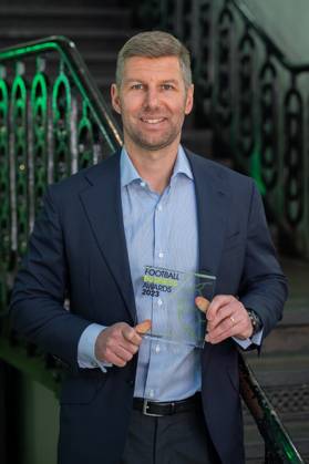 Thomas Hitzlsperger receiving the Football Business Awards Global Ambassador trophy at the Brewery London. 26 May 2023. Kostenfrei lizenzierbar. Can be licensed free of charge. Copyright: xCAPTURISExANTONIOxSALGADOx Thomas Hitzlesperger receiving the Football Business Awards Global Ambassador trophy at the Brewery London. 26 May 2023. 022 copy