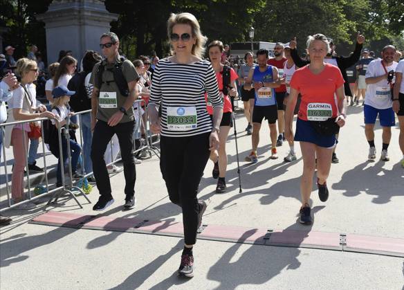 Sport Bilder des Tages Queen Mathilde of Belgium pictured during the 43th edition of the 20 km door Brussel - 20 km de Bruxelles running event, Sunday 28 May 2023 in Brussels. JOHNxTHYS  x68046109x