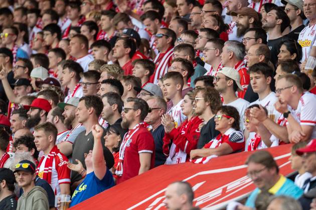 Fans und Zuschauer von Regensburg, GER, SSV Jahn Regensburg vs. FC Heidenheim, Fussball, 2. Bundesliga, 34. Spieltag, Spielzeit 2022 2023, 28.05.2023, Eibner-Pressefoto Sascha Walther GER, SSV Jahn Regensburg vs. FC Heidenheim, Fussball, 2. Bundesliga, 34. Spieltag, Spielzeit 2022 2023, 28.05.2023 Regensburg Copyright: xEibner-Pressefotox EP_EER
