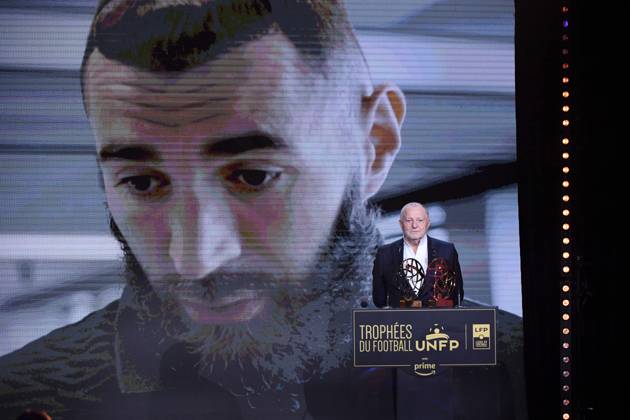 Karim BENZEMA - Jean-Michel AULAS (President Lyon OL) during the ceremony for the UNFP Trophies on May 28, 2023 in Paris, France. FOOTBALL : 31e Ceremonie des Trophees UNFP - Paris - 28 05 2023 Pool Panoramic 
