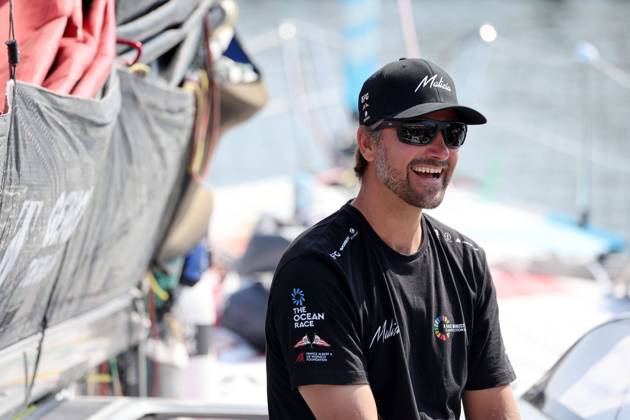 Boris Herrmann (GER) IMOCA Seaexplorer Team Malizia lacchend kurz vor dem verlassen am Liegeplatz, Den Haag, The Ocean Race, Start 7. Etappe, Niederlande, 15.06.2023, Hochsee- Segeln