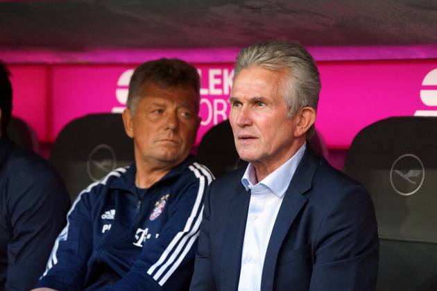 1. BL: 17-18 - 8. Spieltag FC Bayern München vs SC Freiburg Jupp Heynckes (Bayern München) ist zurück auf der Trainerbank des FCB, links neben ihm auch Co-Trainer Peter Herrmann, 1. BL: 17-18 - 8. Spieltag FC Bayern München vs SC Freiburg (License=RM) 11299842 Copyright: xZoonar.com JoachimxHahnex 11299842
