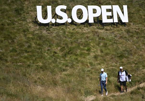 Wyndham Clark makes his way to the fourth green during the final round of the 2023 U.S. Open Golf Championship at the Los Angeles Country Club in Los Angeles, California on Sunday, June 18, 2023.  LAP20230618755 ALEXxGALLARDO