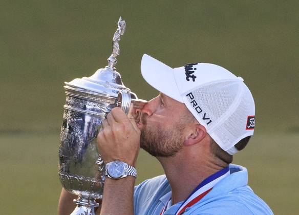 June 18, 2023, Los Angeles, California, USA: Wyndham Clark poses with his trophy after winning the Final round of the LACC 123rd U.S. Open Championship on Sunday June 18, 2023 held at the Los Angeles Country Club in Los Angeles, California. JAVIER ROJAS PI Los Angeles USA - ZUMAp124 20230618_zaa_p124_030 Copyright: xJavierxRojasx
