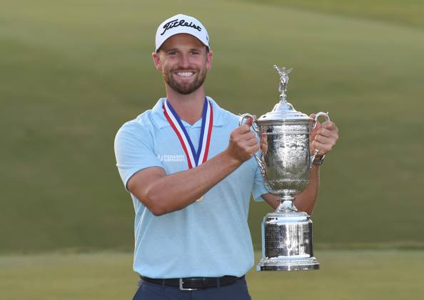 Wyndham Clark celebrates with his trophy after winning the 2023 U.S. Open Golf Championship at the Los Angeles Country Club in Los Angeles, California on Sunday, June 18, 2023. The win is Clark s first major championship and he shot 64, 67, 69 and 70 for a 10-under-par 270.  LAP202306187782 MIKExGOULDING