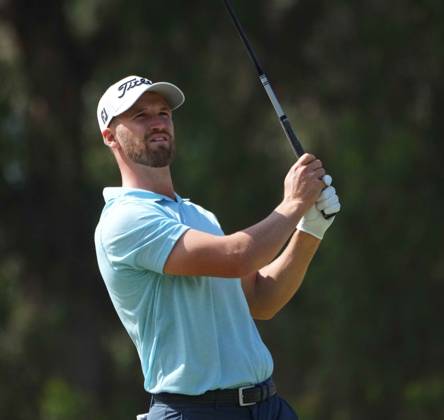 June 18, 2023: Golf 2023; Champion -Wyndham Clark wins the 2023 US Open, The Los Angeles Country Club, Los Angeles, California, USA. Wyndham is an American professional golfer from Denver and this was his first PGA, Golf Herren championship. Clark tracks his tee shot on the 7th hole. - ZUMAmt3_ 20230618_zaf_mt3_004 Copyright: xScottxMitchellx