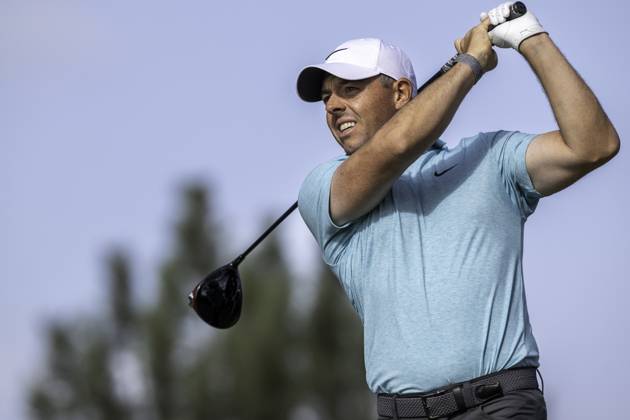 June 18, 2023, Los Angeles, California, USA: Golfer Rory Mcllroy watches his drive on the 13th hole during the 4th round of the 2023 US Open on June 18 at the Los Angeles Country Club. Los Angeles USA - ZUMAh234 20230618_zsp_h234_010 Copyright: xMarkxEdwardxHarrisx