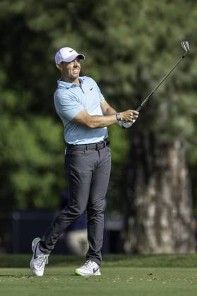 June 18, 2023, Los Angeles, California, USA: Golfer Rory Mcllroy watches an iron shot during the 4th round of the 2023 US Open on June 18 at the Los Angeles Country Club. Los Angeles USA - ZUMAh234 20230618_zsp_h234_006 Copyright: xMarkxEdwardxHarrisx
