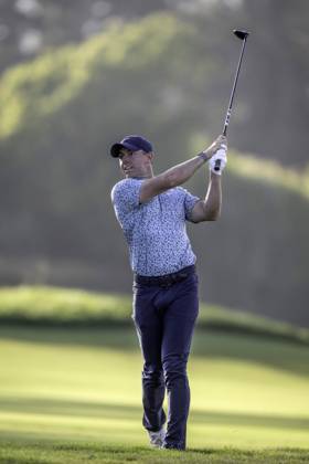 June 17, 2023, Los Angeles, California, USA: Golfer Rory Mcllroy hits a fairway wood on the 14th hole during the 4th round of the US Open on June 18, 2023. Los Angeles USA - ZUMAh234 20230617_zsp_h234_040 Copyright: xMarkxEdwardxHarrisx