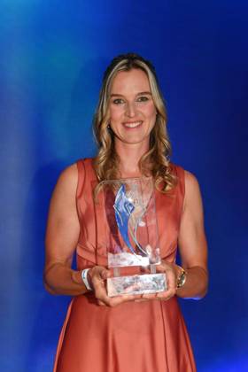 Denise Herrmann-Wick und Claudia Koreck Bayerischer Sportpreis 2023 Preis, Ehrung, Verleihung BMW Welt München 08. Juli 2023