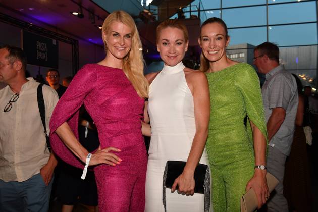 Natascha Grün, Lisa Maria Potthoff und Dr. Christine Theis Bayerischer Sportpreis 2023 Preis, Ehrung, Verleihung BMW Welt München 08. Juli 2023