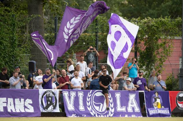 Fussball, Herren, Saison 2023 24, Testspiel, Tennis Borussia Berlin - Dresdner SC, Fans von TeBe, 14.07. 2023, Copyright: xSebastianxRäppold MatthiasxKochx