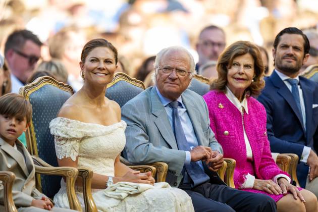 230714 Kronprinsessan Victoria, kung Carl Gustaf och drottning Silvia under utdelningen av Victoriapriset den 14 juli 2023 i Borgholm. Copyright: SUVADxMRKONJIC BB230714SM070