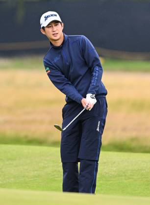 Mandatory Credit: Photo by Greig Cowie Shutterstock (14012011aj) Rikuya Hoshino chips on the 2nd Green The British Open Championship, Practice, Golf, Royal Liverpool Golf Club, Liverpool, UK - 17 Jul 2023 The British Open Championship, Practice, Golf, Royal Liverpool Golf Club, Liverpool, UK - 17 Jul 2023  Copyright: xGreigxCowie Shutterstockx 14012011aj